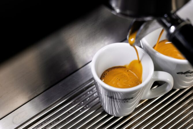 espresso z pákového kávovaru
