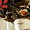 Káva espressova z kávovaru, detail přípravy nápoje, kvalitní káva, Espresso,