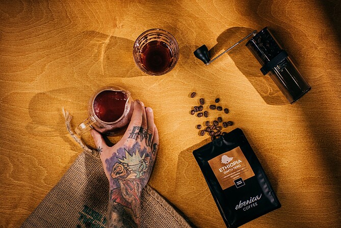batch brew káva ilustrační